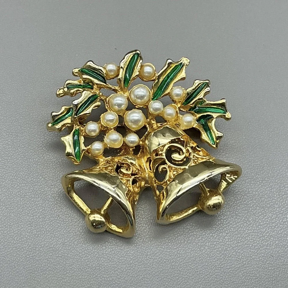 Gold Tone Bell Brooch Pin Green Enamel Faux Pearl Holly Christmas‎ Jewelry 1.5
